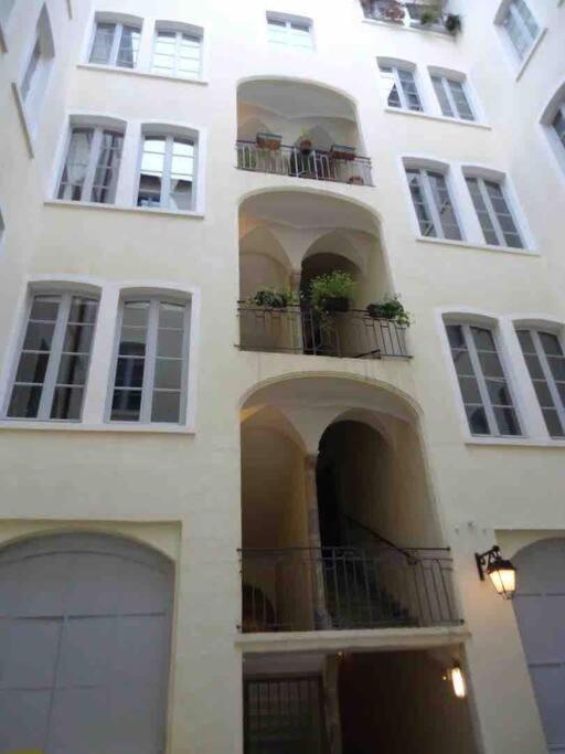 Chez Alam A Hotel De Ville 里昂 外观 照片