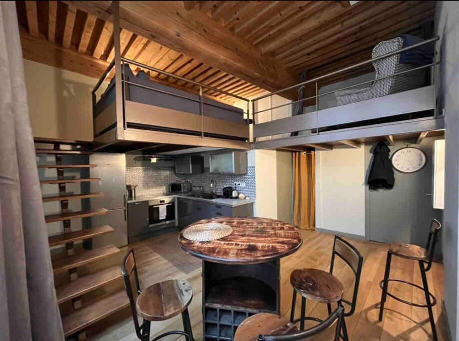 Chez Alam A Hotel De Ville 里昂 外观 照片